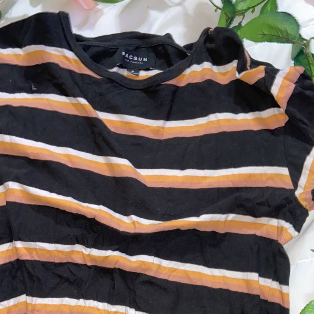 Pacsun men t shirt💛🖤